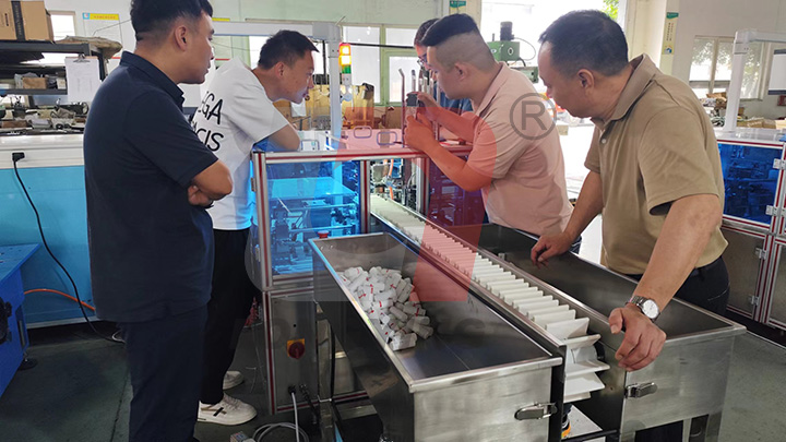 自動(dòng)裝盒機(jī)