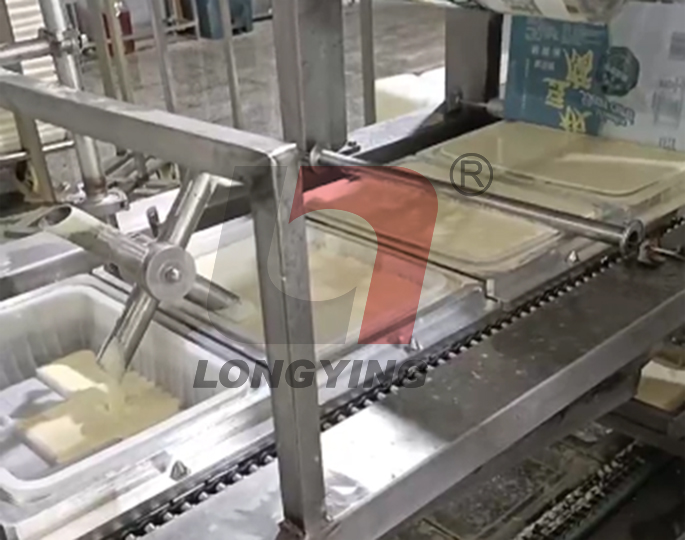 龍應大方盒內(nèi)酯豆腐全自動灌裝封口機